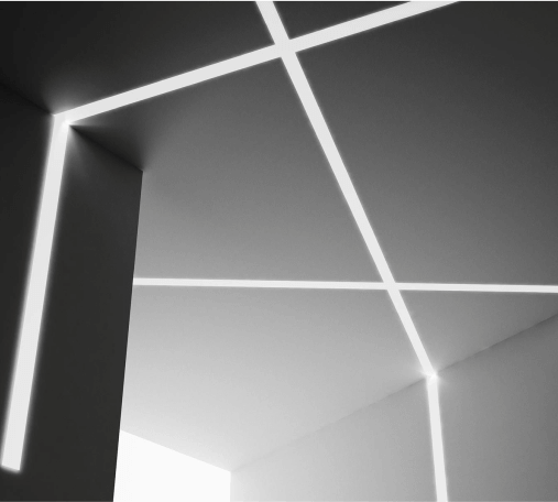 Натяжные потолки со световыми линиями